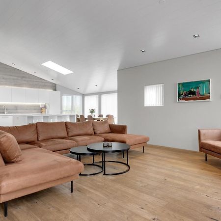 Luxury Villa With River View Laugaras 외부 사진