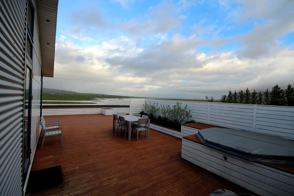 Luxury Villa With River View Laugaras 외부 사진