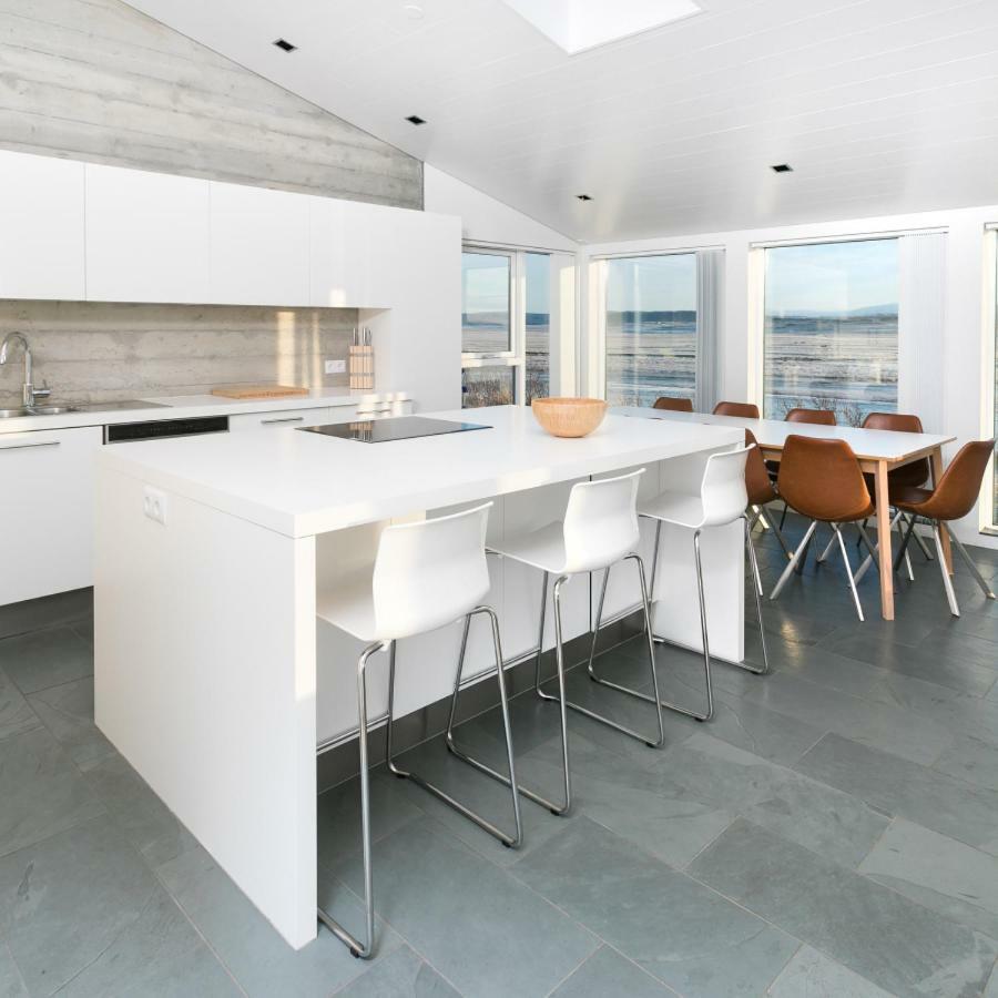 Luxury Villa With River View Laugaras 외부 사진