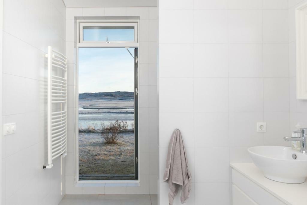 Luxury Villa With River View Laugaras 외부 사진